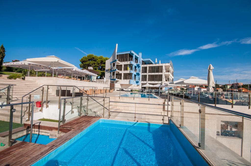Hotel Maxim Božava エクステリア 写真