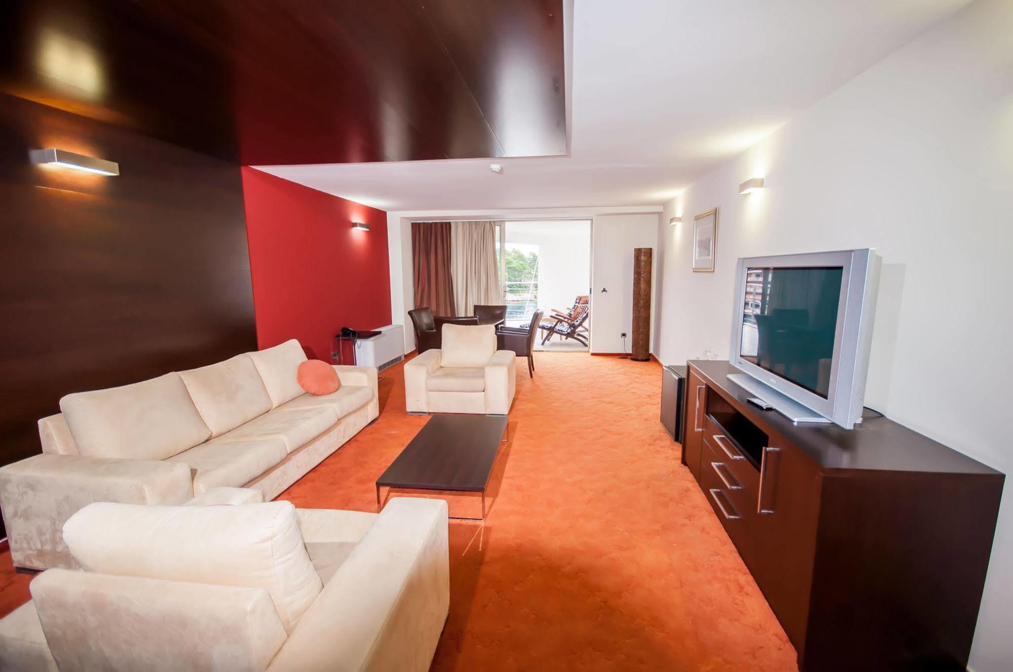 Hotel Maxim Božava エクステリア 写真
